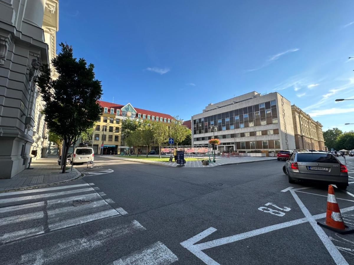 Gorkeho Apartment In City Centre Bratislava Exterior photo